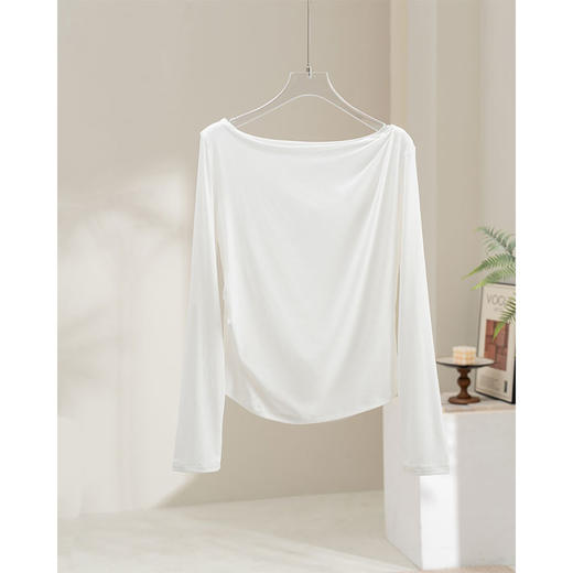 迷人香肩 莱赛尔醋酸真丝混纺 斜肩一字领长袖T恤 女神气质和舒适感一举两得 衣橱里的百搭经典款 商品图6