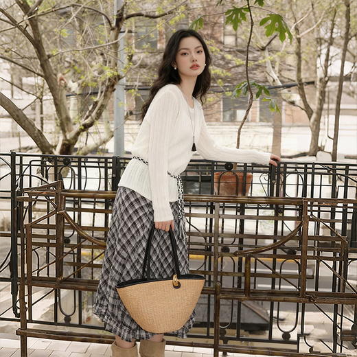 西遇薄款圆领镂空针织毛衣女2026年春季新款慵懒风宽松防晒罩衫10460066 商品图4