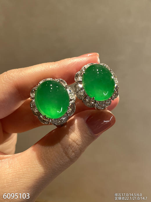 高冰阳艳绿蛋面耳钉【6095103】具体价格微信咨询 商品图0