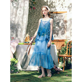 两三事 始夏蝉鸣 2026春季新款小清新蕾丝拼接印花花边吊带连衣裙