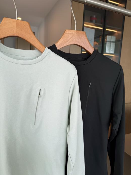 点此购买 迪桑特DUALIS系列春秋季男士SOLOTEX圆领长袖针织衫 bk 342006 商品图9