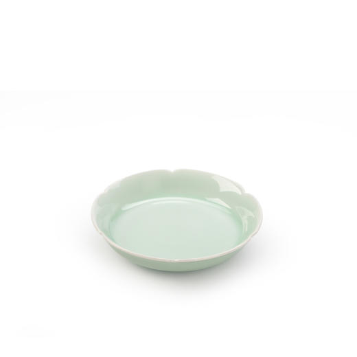 翠青釉素有“夺得千峰翠色来”之美誉  翠青釉温润如玉，明亮清透，器口多加一圈紫金釉，平添一分贵气。 商品图5