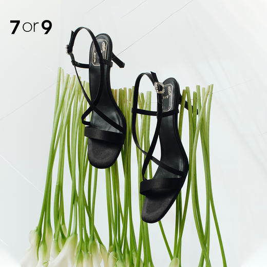 7or9露趾一字带交叉凉鞋高跟鞋黑丝绒/霞多丽 商品图0