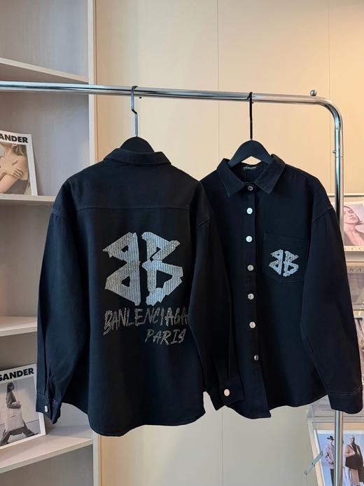 点此购买 巴黎世家春秋季男女款限定编织烫钻logo牛仔外套 md 342113 商品图4