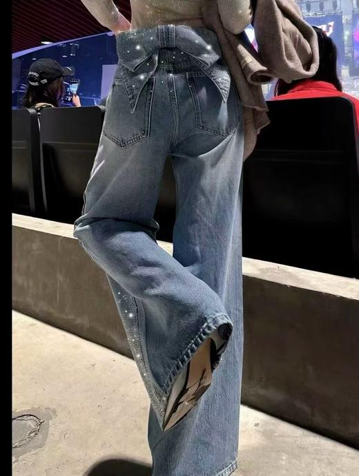 点此购买 ANN  ANDELMA*女士后腰可拆卸蝴蝶烫钻高腰阔腿牛仔裤 md 342115 商品图6