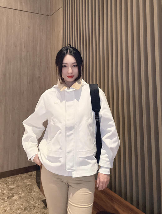 点此购买 鳄鱼春秋季女士小标撞色翻领风衣外套 bk 342014 商品图5