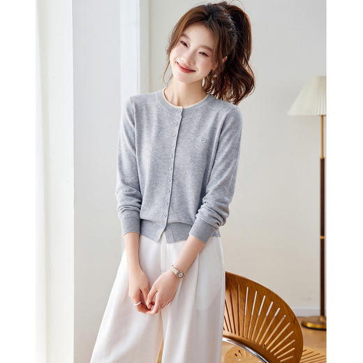 「自」全新升级【铂金会员183/天猫239/差价56】(95957)洛诗琳小香风针织开衫女2026新款春装薄款圆领显瘦针织外套 商品图2