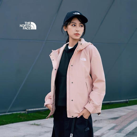 点此购买 北面春秋季女士户外都市防泼水短款梭织冲锋衣夹克外套 ye 342031 商品图1