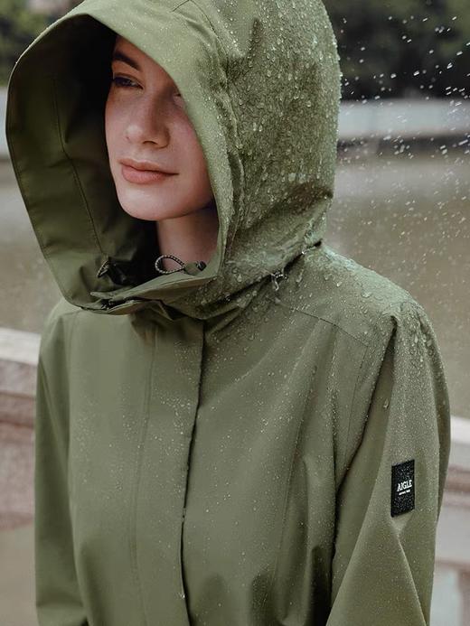 点此购买 艾高春秋季女士中长款连帽冲锋衣夹克 bk 342023 商品图3