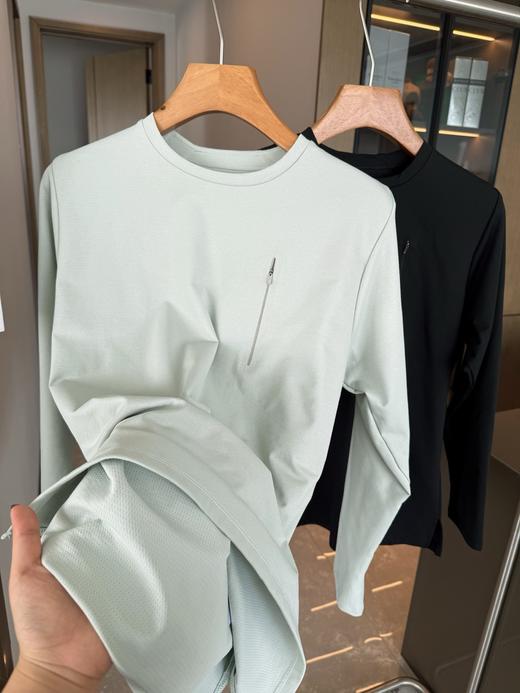 点此购买 迪桑特DUALIS系列春秋季男士SOLOTEX圆领长袖针织衫 bk 342006 商品图11