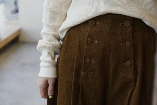 The last flower of the afternoon 焦糖色排扣直筒裤 商品图3