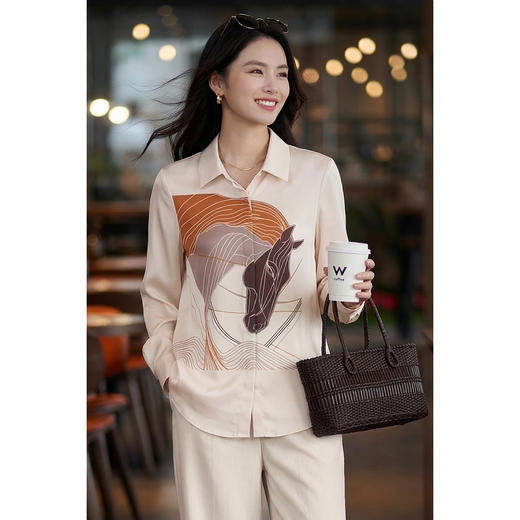 幸运加马！美到犯规~ 米思阳2026春新款通勤风骏马印花丝滑缎面衬衫上衣女1161 商品图3