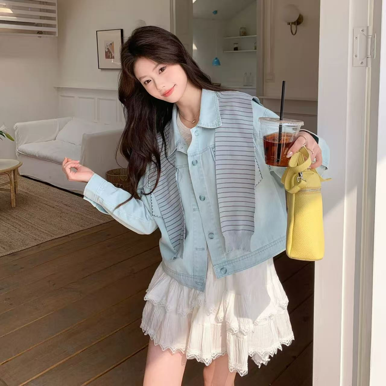 依莎 蓝色牛仔外套