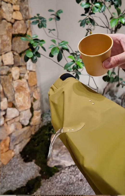 312-10  纯圆正 Gold男士连帽户外冲锋衣 柔软细腻亲肤舒适 老朱176/148穿3码合适 商品图6