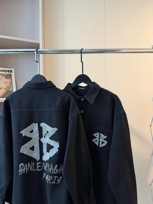 点此购买 巴黎世家春秋季男女款限定编织烫钻logo牛仔外套 md 342113 商品图5