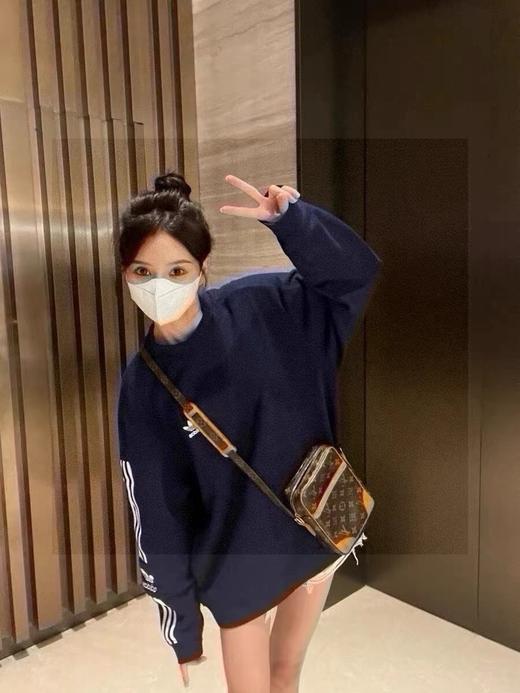 F031253春季新品三条杠刺绣logo宽松时尚百搭长袖圆领卫衣 商品图5