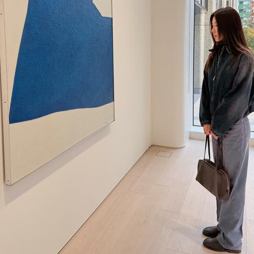 ROMI STUDIO“浅雾蓝”棉涤混纺软皮牌水洗直筒牛仔裤RWDSXY1684 商品图2