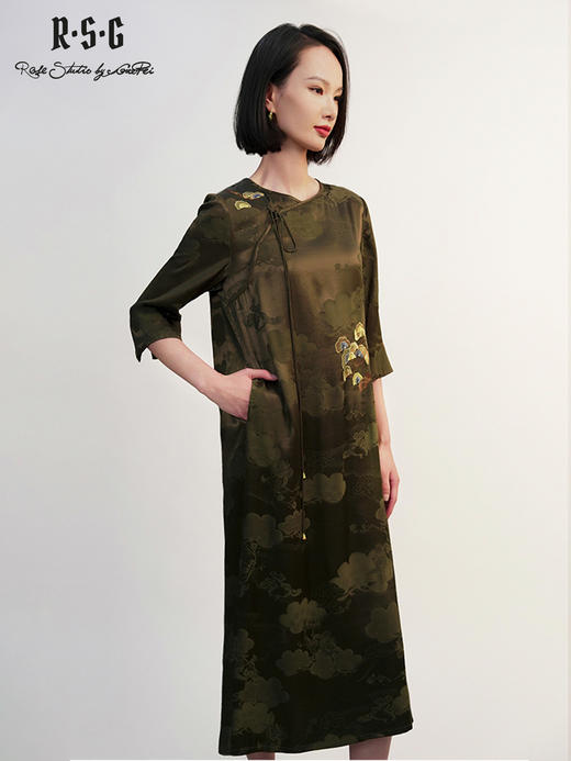 郭培成衣RSG「松云墨棕」新中式云纹刺绣长款连衣裙 商品图4