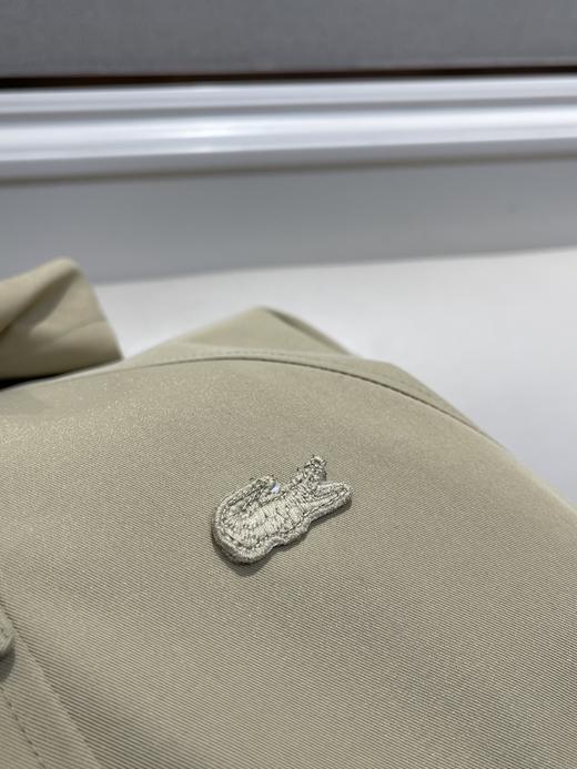 点此购买 鳄鱼春秋季女士小标撞色翻领风衣外套 bk 342014 商品图13