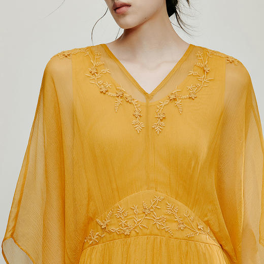 【林栖设计小店】花间缱绻|优雅绣花多色修身显瘦2026夏新款真丝连衣裙1962200 商品图11