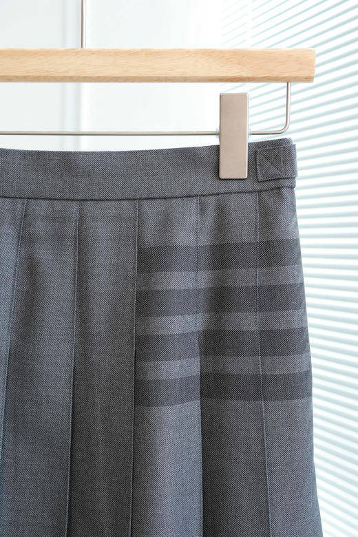 么系学院|四杠不规则百褶半裙 商品图5