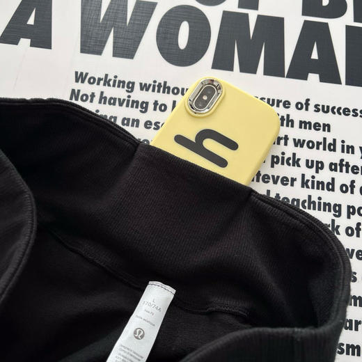 点此购买 lululemon露露Sueded Terry女士裤脚侧开口高腰裤 ssy 341980 商品图13