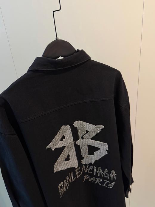 点此购买 巴黎世家春秋季男女款限定编织烫钻logo牛仔外套 md 342113 商品图8