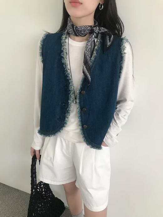老米优品🎈3-5天！福利款❤ 出口品质。懒人穿搭天花板《复古水洗单宁毛边设计款牛仔马甲+鱼尾裙套装》甜酷平衡刚刚好，毛边设计+同色系高级感拉满~TZ260312A 商品图4