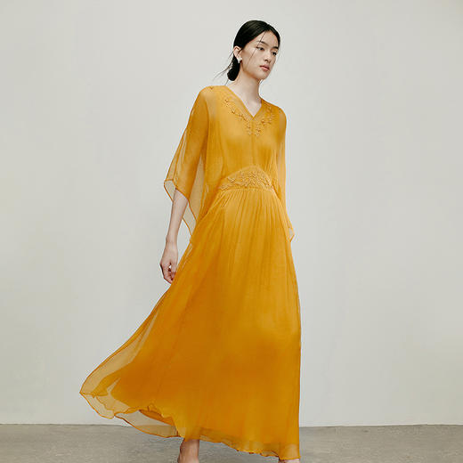 【林栖设计小店】花间缱绻|优雅绣花多色修身显瘦2026夏新款真丝连衣裙1962200 商品图8