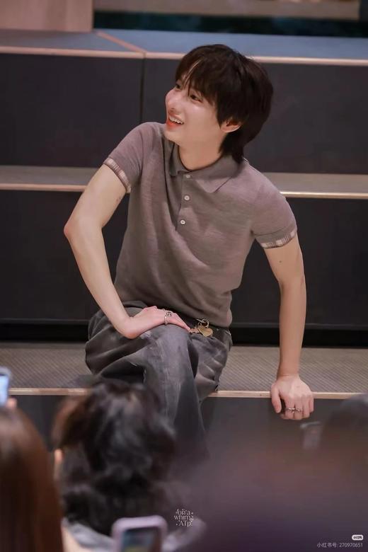 F031210泰兰德同款假两件格纹拼接不规则下摆短袖羊毛针织衫 商品图14