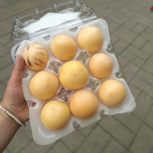 【七彩云南人参果中果秒杀活动】人参果，三个特点：香，水份大，没有核。每一口都充盈着香甜的果汁清甜 商品图1