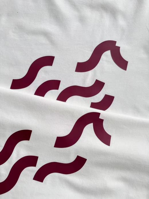 F031258马年限定复古酒红色马纹印极简性冷淡风长袖T恤 商品图4