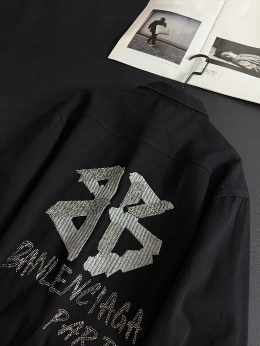 点此购买 巴黎世家春秋季男女款限定编织烫钻logo牛仔外套 md 342113 商品图10