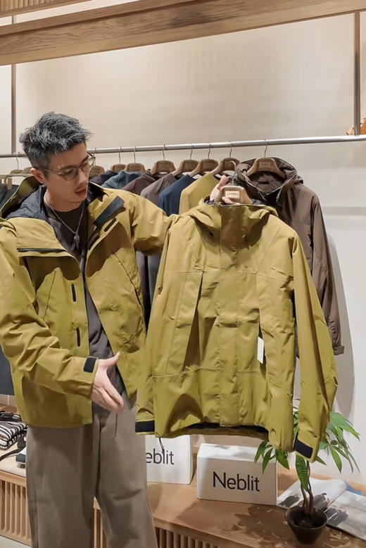 312-10  纯圆正 Gold男士连帽户外冲锋衣 柔软细腻亲肤舒适 老朱176/148穿3码合适 商品图0