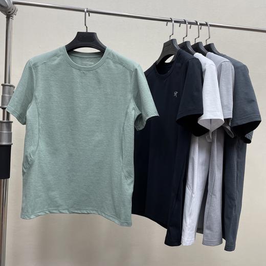 点此购买 始祖鸟春夏季男士户外运动跑步健身轻量透气短袖T恤 yh 341994 商品图3