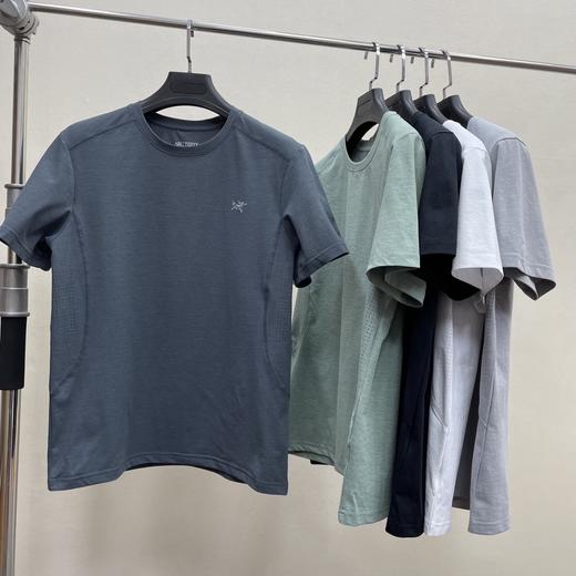 点此购买 始祖鸟春夏季男士户外运动跑步健身轻量透气短袖T恤 yh 341994 商品图2