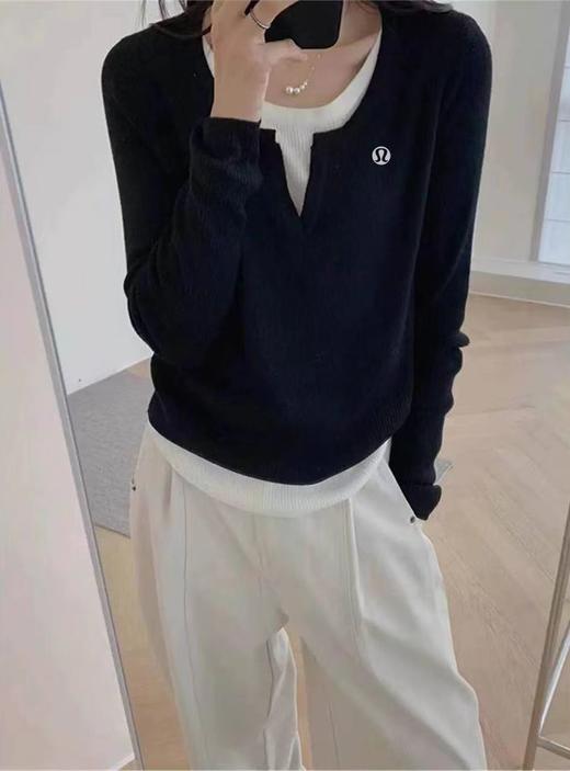 F031214纯色简约版型撞色假两件设计小V领一包两件装上衣 商品图9