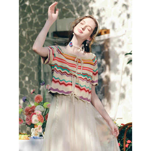 两三事 软风记事 2026春季新款度假风彩虹波浪纹绑带针织开衫女 商品图3