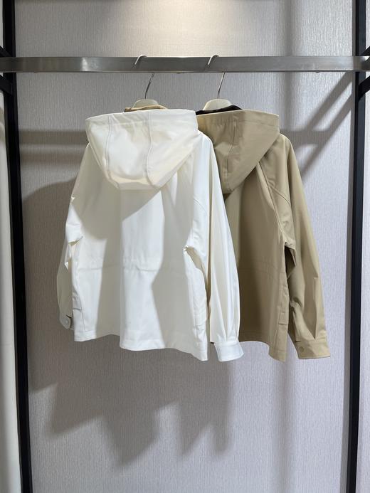 点此购买 鳄鱼春秋季女士小标撞色翻领风衣外套 bk 342014 商品图1