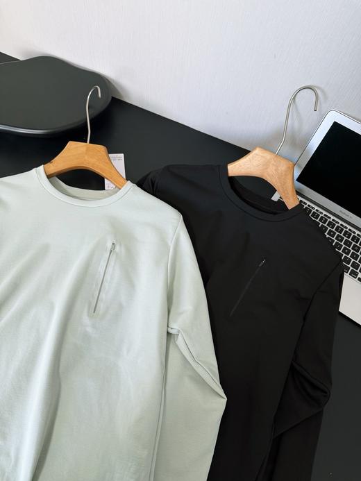 点此购买 迪桑特DUALIS系列春秋季男士SOLOTEX圆领长袖针织衫 bk 342006 商品图12