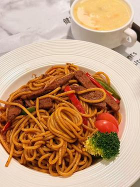 黑椒牛柳炒意大利面