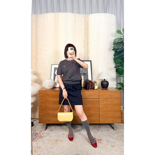 那些花儿 小禾同款羊毛混纺 圆领针织短袖T 蜜蜂刺绣宽松版型 双面织法 克重重磅 商品图2