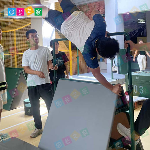 体能跑酷可调节移动三角架 商品图3