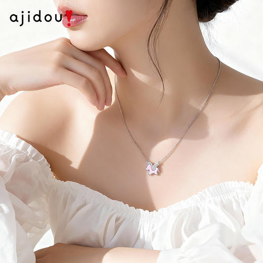 AJIDOU阿吉豆项链女生肖马吊坠独角兽锁骨链本命年轻奢配饰毛衣链 商品图1