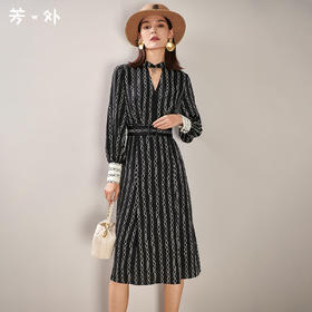 剩S 芳外春季新款潮流印花显瘦A字裙小心机V领袖口撞色连衣裙0105