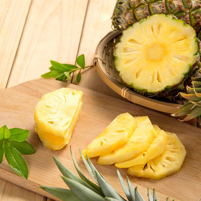 😋 香迷糊了！正宗徐闻菠萝，切开就是满屋果香～🍍 徐闻菠萝5斤肉厚汁水多！吃之前记得泡盐水，甜得像加了蜜 💛