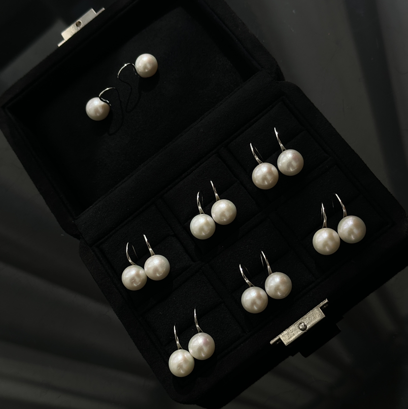 订单客户加单 一起了 淡水珍珠高跟鞋耳环 11-12mm 正圆强光 面好面基本无暇 有生长痕迹 没有大坑洼 上耳效果温润大气 S925 银镀白金配件