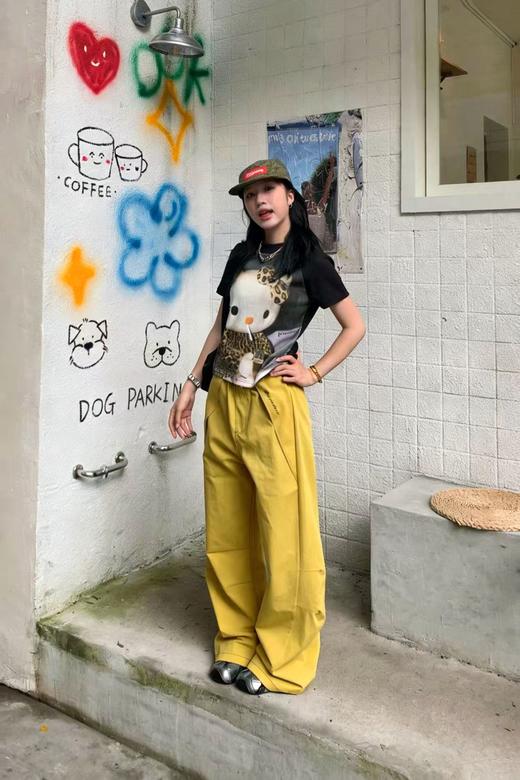 田曦薇同款设计感宽松弯刀裤 商品图8