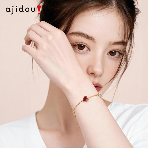 AJIDOU阿吉豆手链女款时尚爱心手串小众设计精致手环红色滴油手饰 商品图0