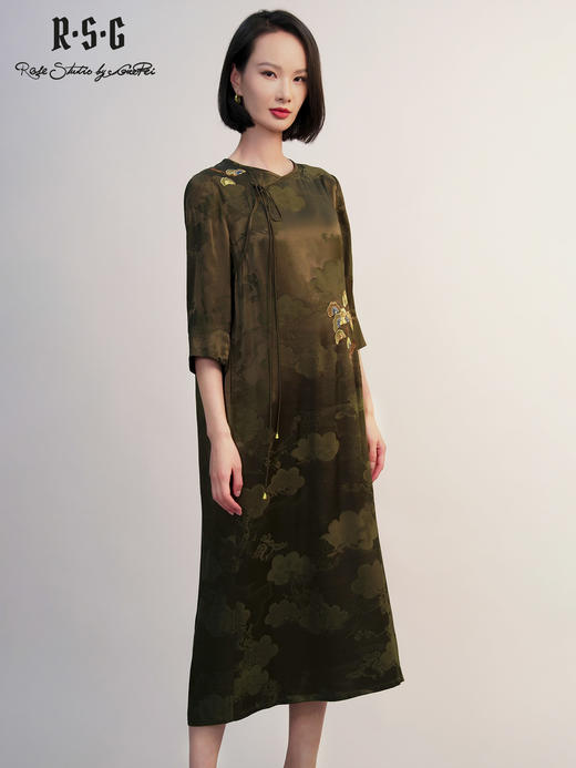 郭培成衣RSG「松云墨棕」新中式云纹刺绣长款连衣裙 商品图3